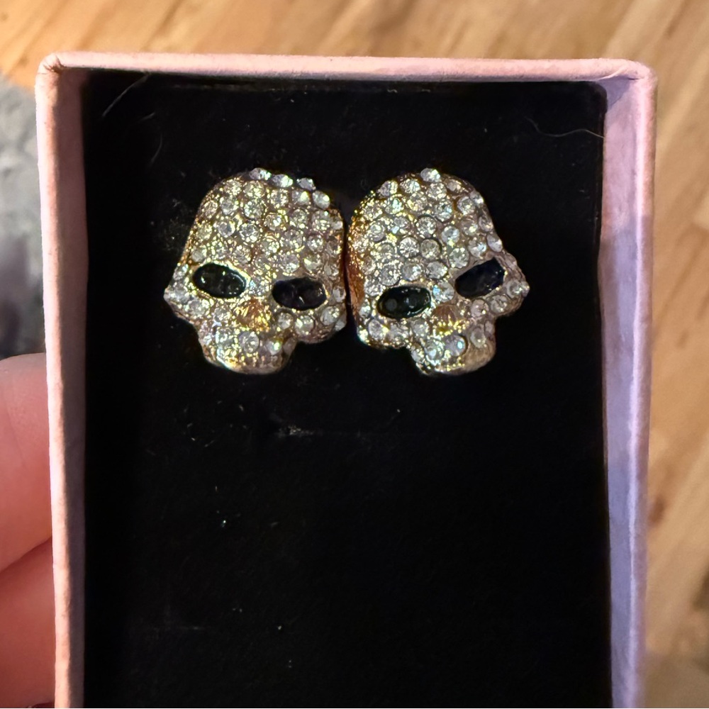Skull earrings